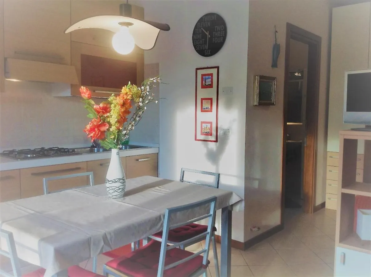 Hotel Apartments Villaggio Dei Fiori 4 Stars Luxury - Great Family Resort - Pet Friendly - With Hypermarket - Delivery Restaurant-Pizzeria - Room Breakfast With Supplement - Ultra Fast Wi-Fi - Play Area For Children - Olympic Swimming Pool - Parking Włochy