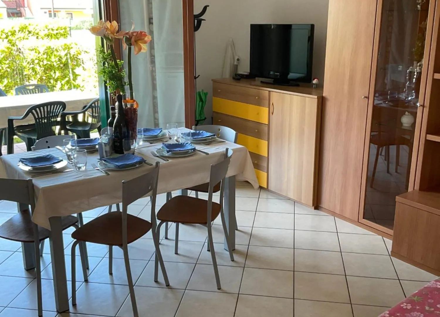 Hotel Apartments Villaggio Dei Fiori 4 Stars Luxury - Great Family Resort - Pet Friendly - With Hypermarket - Delivery Restaurant-Pizzeria - Room Breakfast With Supplement - Ultra Fast Wi-Fi - Play Area For Children - Olympic Swimming Pool - Parking Hotel apartamentowy Caorle