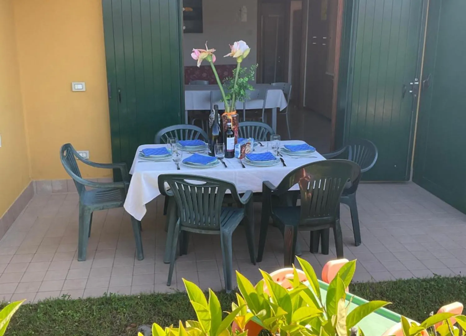 Hotel Apartments Villaggio Dei Fiori 4 Stars Luxury - Great Family Resort - Pet Friendly - With Hypermarket - Delivery Restaurant-Pizzeria - Room Breakfast With Supplement - Ultra Fast Wi-Fi - Play Area For Children - Olympic Swimming Pool - Parking Caorle